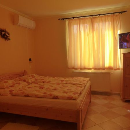Napfeny Apartman Es Vendeghaz Egerszalók Exterior foto