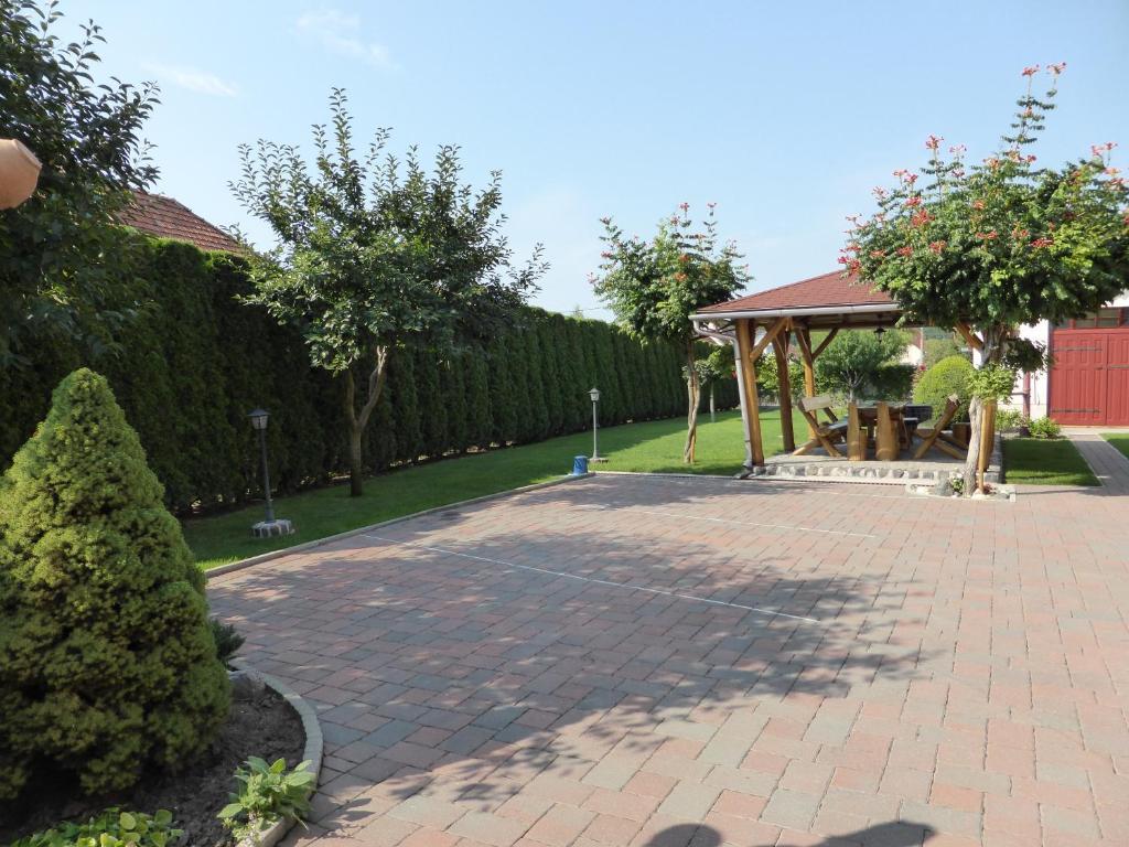 Napfeny Apartman Es Vendeghaz Egerszalók Exterior foto