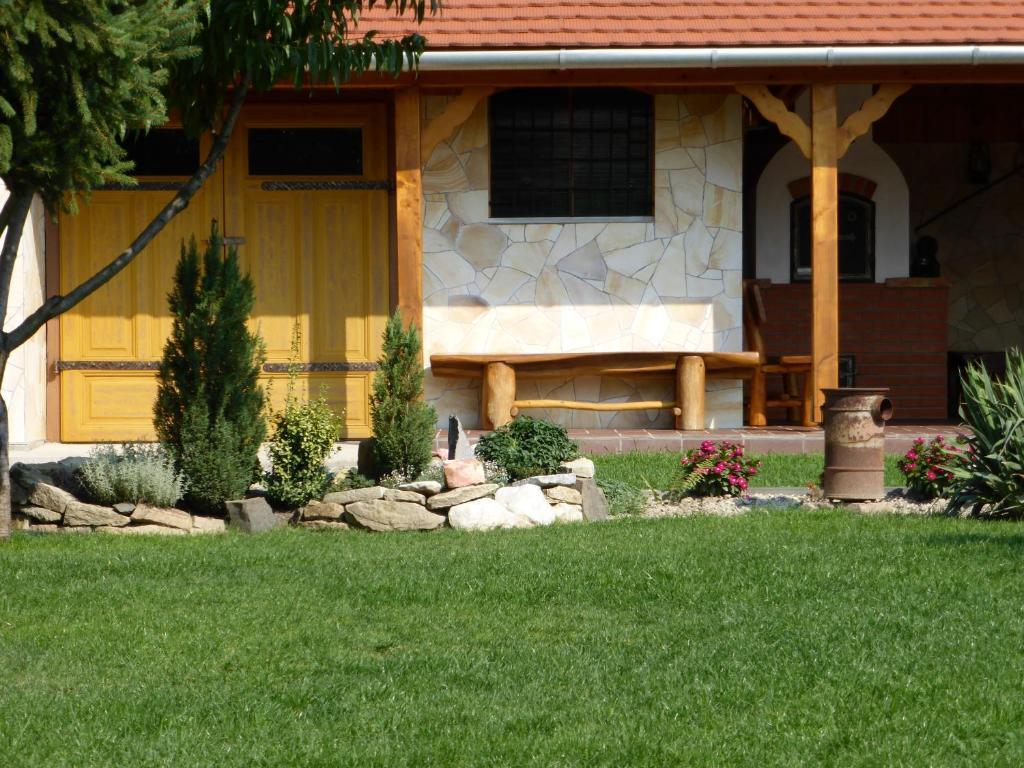 Napfeny Apartman Es Vendeghaz Egerszalók Exterior foto