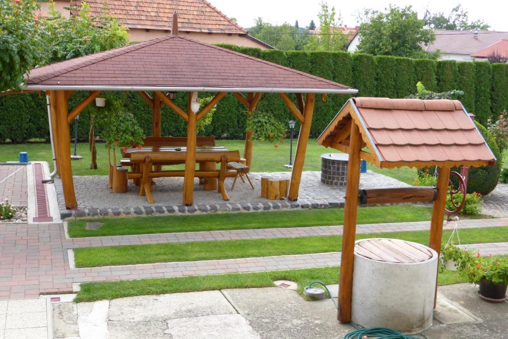 Napfeny Apartman Es Vendeghaz Egerszalók Exterior foto